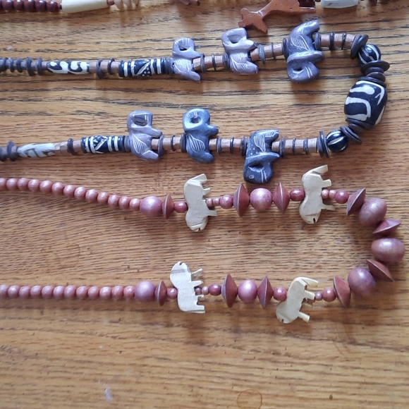 4 TRIBAL/AFRICAN CARVED WOOD & STONE NECKLACES - Picture 2 of 10